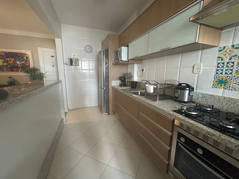 Apto passos da Avenida Brasil e praia de BC