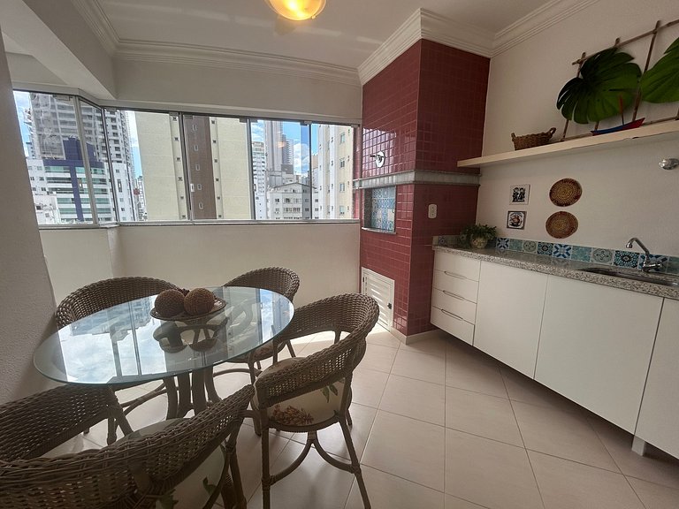 Apto passos da Avenida Brasil e praia de BC