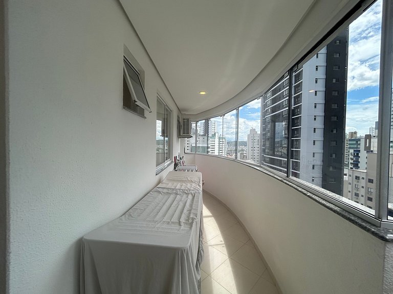 Apto passos da Avenida Brasil e praia de BC