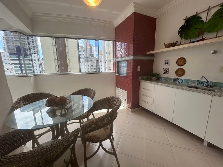 Apto passos da Avenida Brasil e praia de BC