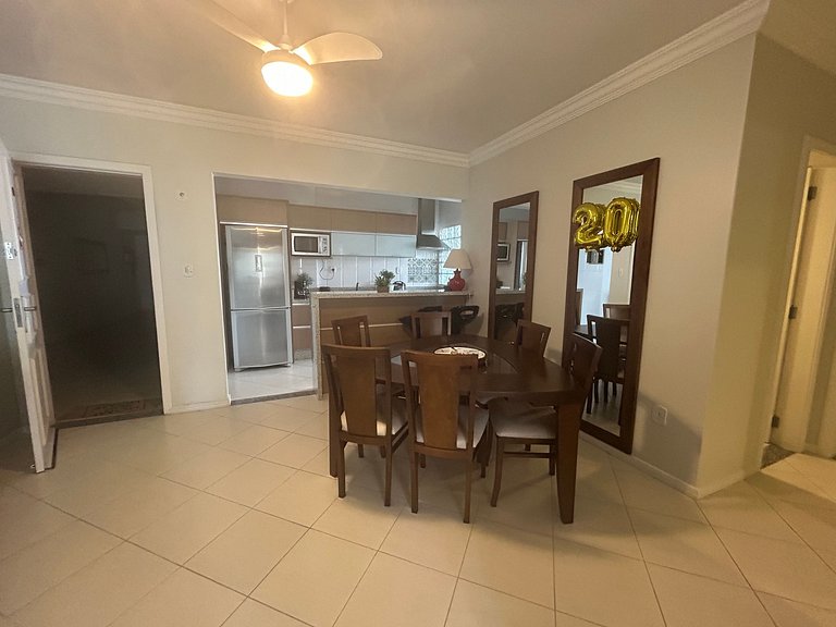 Apto passos da Avenida Brasil e praia de BC