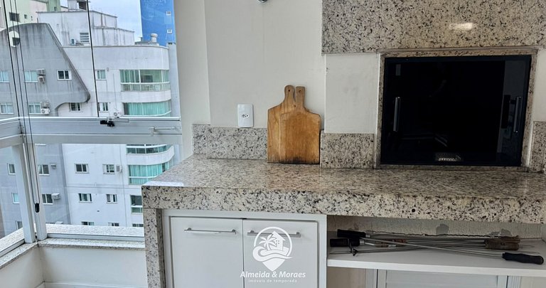 Meia Praia com estilo! 3 suítes, churrasqueira e garagem