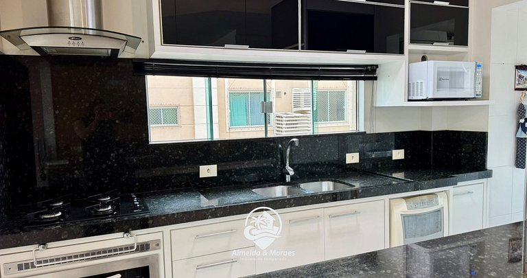 Meia Praia com estilo! 3 suítes, churrasqueira e garagem
